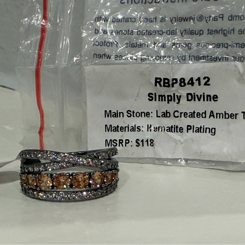 Bomb Party November 2024 Ring Feeling Divine - Size 9